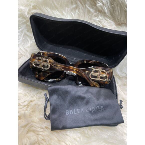 Balenciaga Over sized Square Frame Sunglasses NWT MSRP $490‎